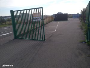 Local bureau30m2+Terrain750 m2 goudroné