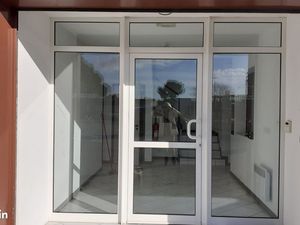 Hangar et bureaux a louer a piolenc 84420