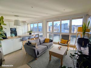 Vue Seine – Appartement traversant 63 m² – 6ᵉ étage avec ascenseur