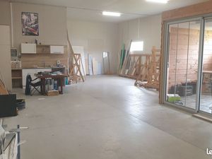Atelier bureau entrepot garage local - 115m² -