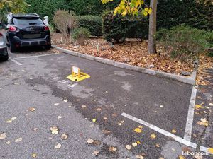 Place extérieur parking résidence sécurisée - très faible loyer