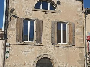 Maison de village 240 m2 / cour 28m2 / dépendance 46m2  énorme potentiel