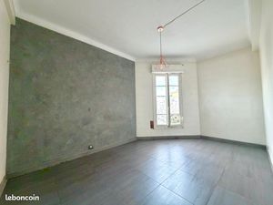 Superbe 2 P A RENOVER de 48 m2 avec 2 belles pièces ( 2 chambres ou chambre + salon )   Cu