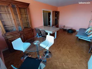 Lyon 6e Église St Pothin T2 meublé