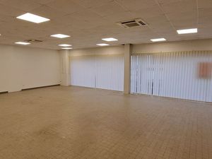 Local 120 m² Saintes