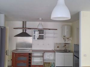 Studio au 1eme étage