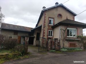 Maison de village habitable 4 chambres dépendances terrain cloturé 700m² jardin