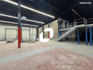 Local d'activité 2 102 m²