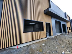 Local 235 m² Saint-Avé