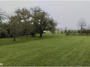 14 km de Mâcon  Terrain à bâtir de 1172m² viabilisé - Centre d'Igé- 90 euros / m²