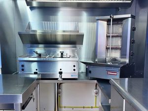 Food Truck Kebab – Entièrement équipé – État neuf – Prêt à travailler
