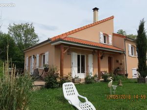 BELLE MAISON 120 M² AVEC TERRAIN  GARAGE  et VUE IMPRENABLE SUR LA CHAINE DES VOLCANS