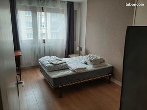 Chambre 1 pièce 100 m²