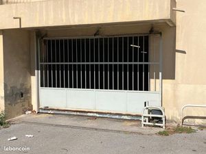 Vend Garage fermé en sous-sol