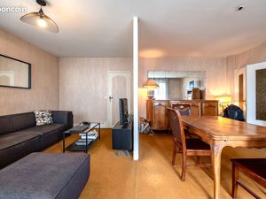 Grand appartement 4 pièces 93 m²  Vue du 7ème étage avec ascenseur  2 parkings (résidence 