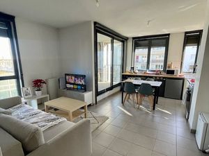 Particulier loue un beau T2 de 50 m2 situé en plein centre de Mérignac