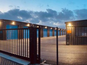 BOX DE 30 m2 À LOUER