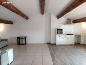 T3 100m2 La Fare les Oliviers 1050 euros