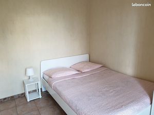 Chambre meublée à Chelles dans une maison