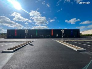 Local commercial 1000 m² VIRE NORMANDIE