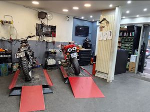 Garage moto / atelier mécanique – Boulogne-Billancourt – CA 261K