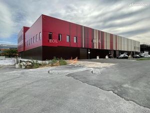 Local d'activité 784 m²