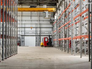 Local industriel 320 m²