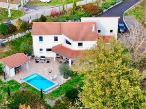 Maison contemporaine avec piscine