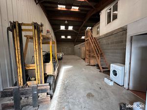 LOCAL A LOUER (Entrepôt / dépôt / stockage idéal pour artisans)