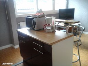 Studio meuble toues charges comprises