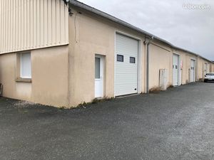 LOCATION 70 m² ENTREPOT + 30 m² BUREAUX