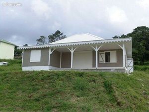 Recherche une maison avec 2 chambre