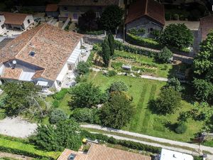 Maison de hameau  5 mn Champniers Bourg
