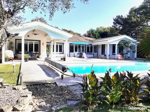 Maison atypique de 244 m2 + terrain constructible