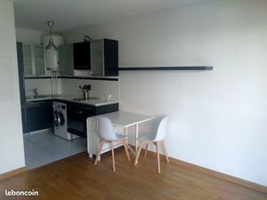 T2 avec balcon + cave + box 7min à pied métro 11