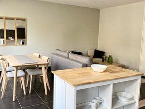 2 pièces meublé refait à neuf proche gare et parc de la Seille