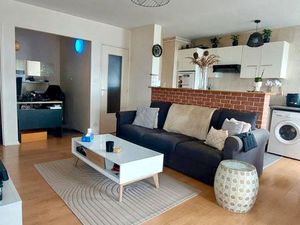Joli appartement t2 remis a neuf avec loggia sur vue degagée