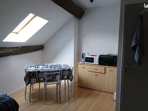 Studio meublé sous comble à proximité du centre ville