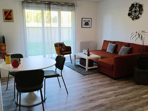 Appartement T2 entièrement rénové 48 m² avec terrasse  parking et meublé – Proche commerce