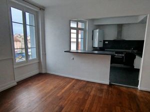 Beau t4 hypercentre avec petite terrasse et place parking