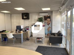 Local commercial 136 m²