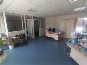 Local bureaux et stockage de 150m²