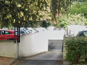 Garage sécurisé 12 m² en sous-sol – Accès protégé