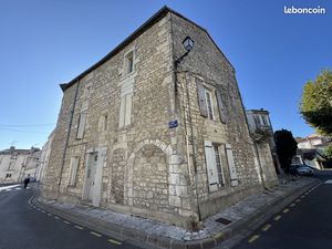 Immeuble 352 m² Saintes