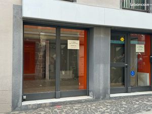 Local professionnel à vendre - emplacement n°1 – Centre-ville de Saint-Flour haut (15)