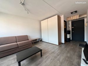 Loue à l'année studio meublé de 30m2 centre du Lavandou