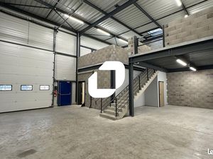 Local d'activité 181 m²