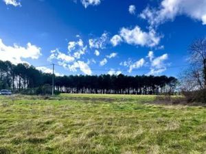 ? Terrain constructible de 1008 m² à Soustons