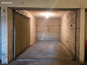 Rare: CANNES BANANE GARAGE