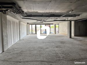 Local commercial 852 m²